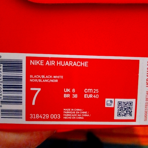 Black Nike Air Huaraches - Picture 1 of 8